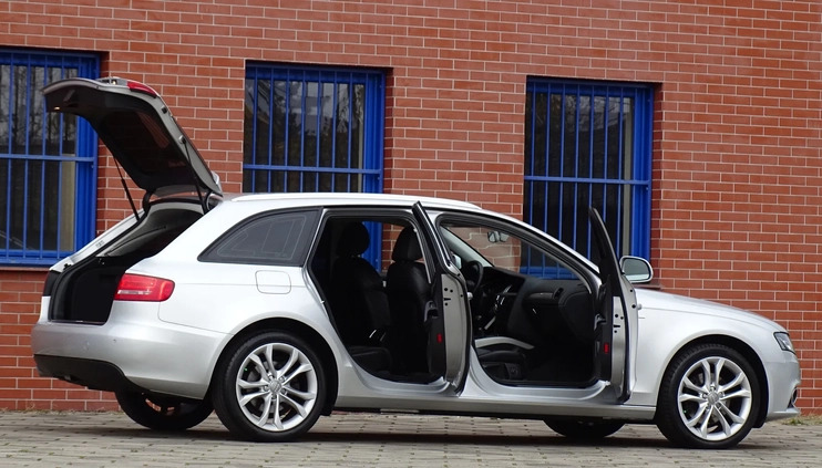 Audi A4 cena 35900 przebieg: 284000, rok produkcji 2010 z Racibórz małe 254